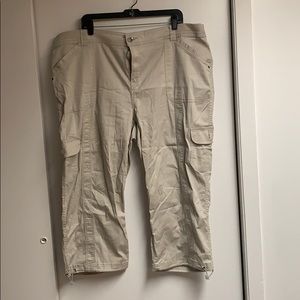 Cropped cargo pants